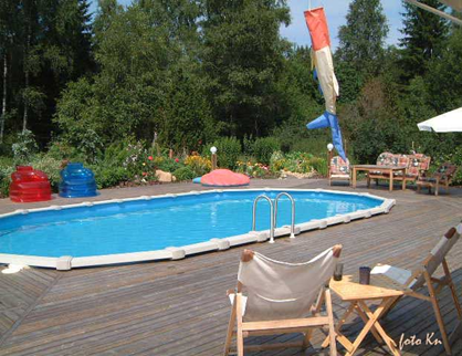 poolen-fraan-huset-2003.jpg